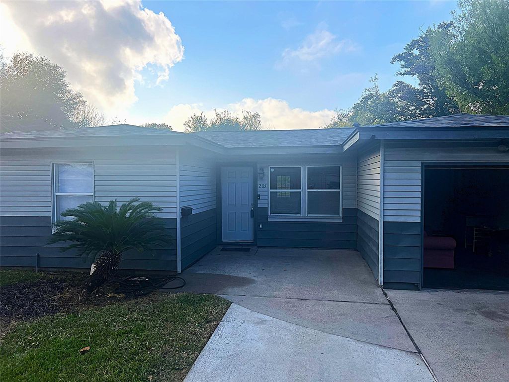 Photo of 205 N Logan Street, Texas City, TX 77590 (MLS # 68193134)