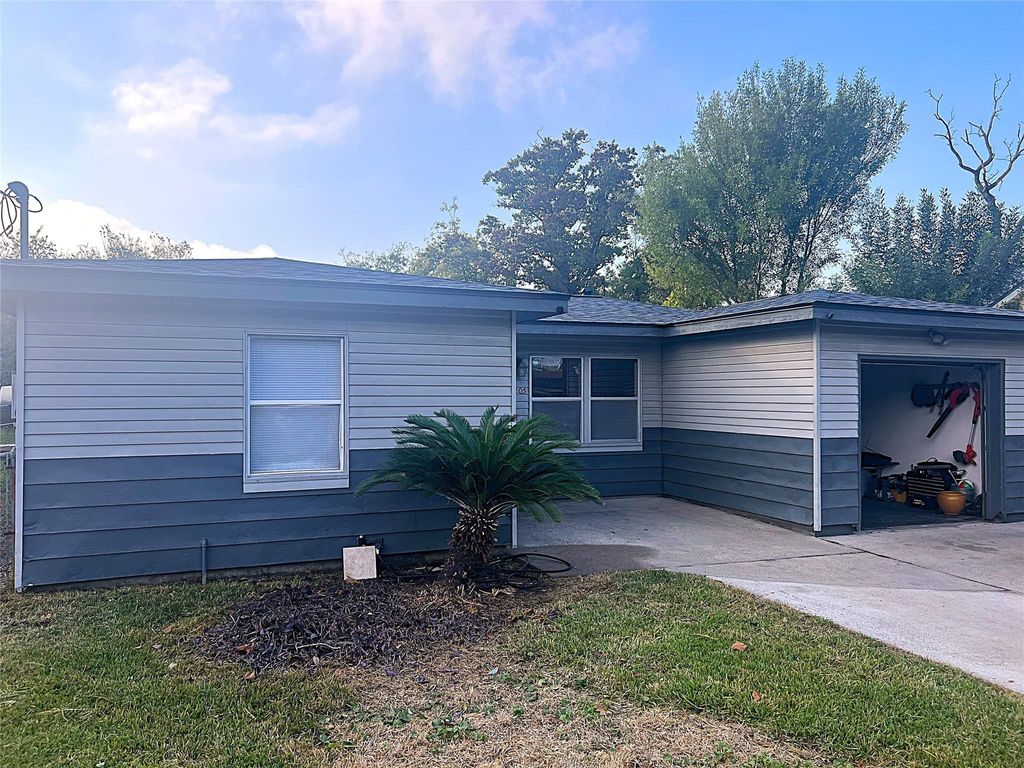 Photo of 205 N Logan Street, Texas City, TX 77590 (MLS # 68193134)