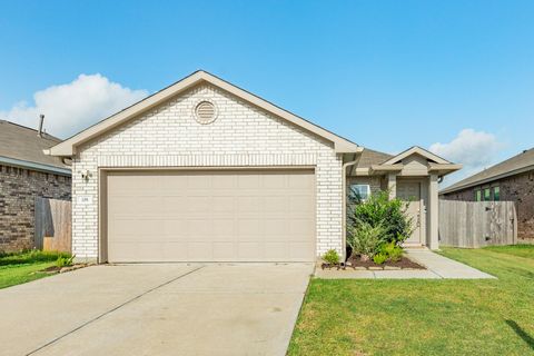 Photo of 108 Cullen Street, Angleton, TX 77515 (MLS # 83856211)