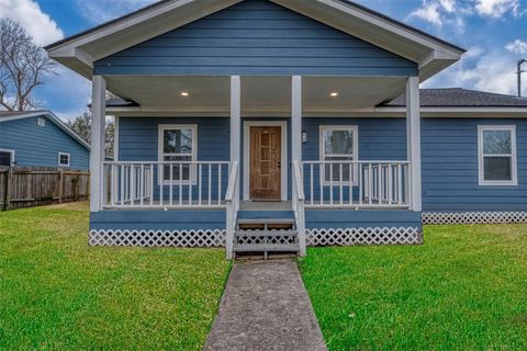 Photo of 6322 Victoria Street, Houston, TX 77020 (MLS # 89682924)