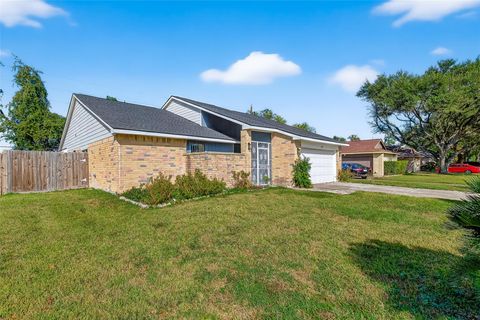 Photo of 5530 Oak Falls Drive, Houston, TX 77066 (MLS # 78366720)