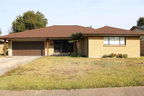 Photo of 8203 Wilmerdean Street, Houston, TX 77061 (MLS # 68915661)