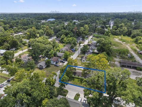 Photo of 7341 Dolly Wright Street, Houston, TX 77088 (MLS # 32822403)