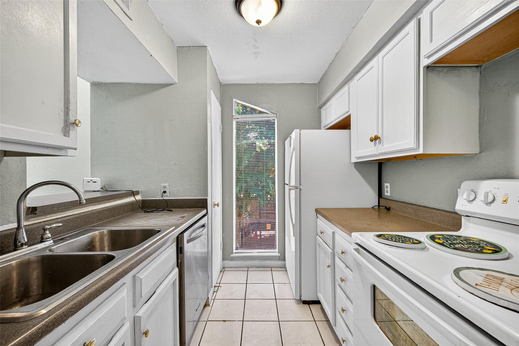 Photo of 10075 Westpark Drive #73, Houston, TX 77042 (MLS # 21109616)