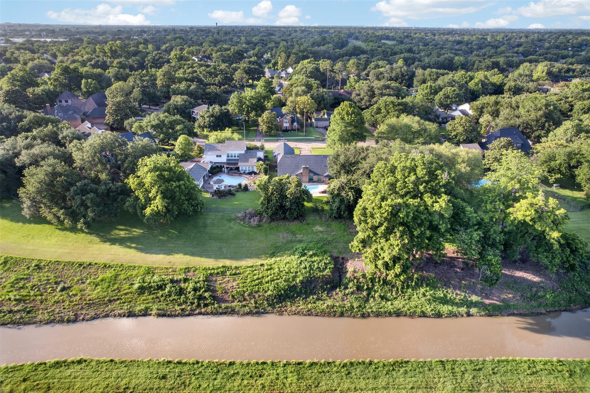 3931 Pleasant Valley Drive