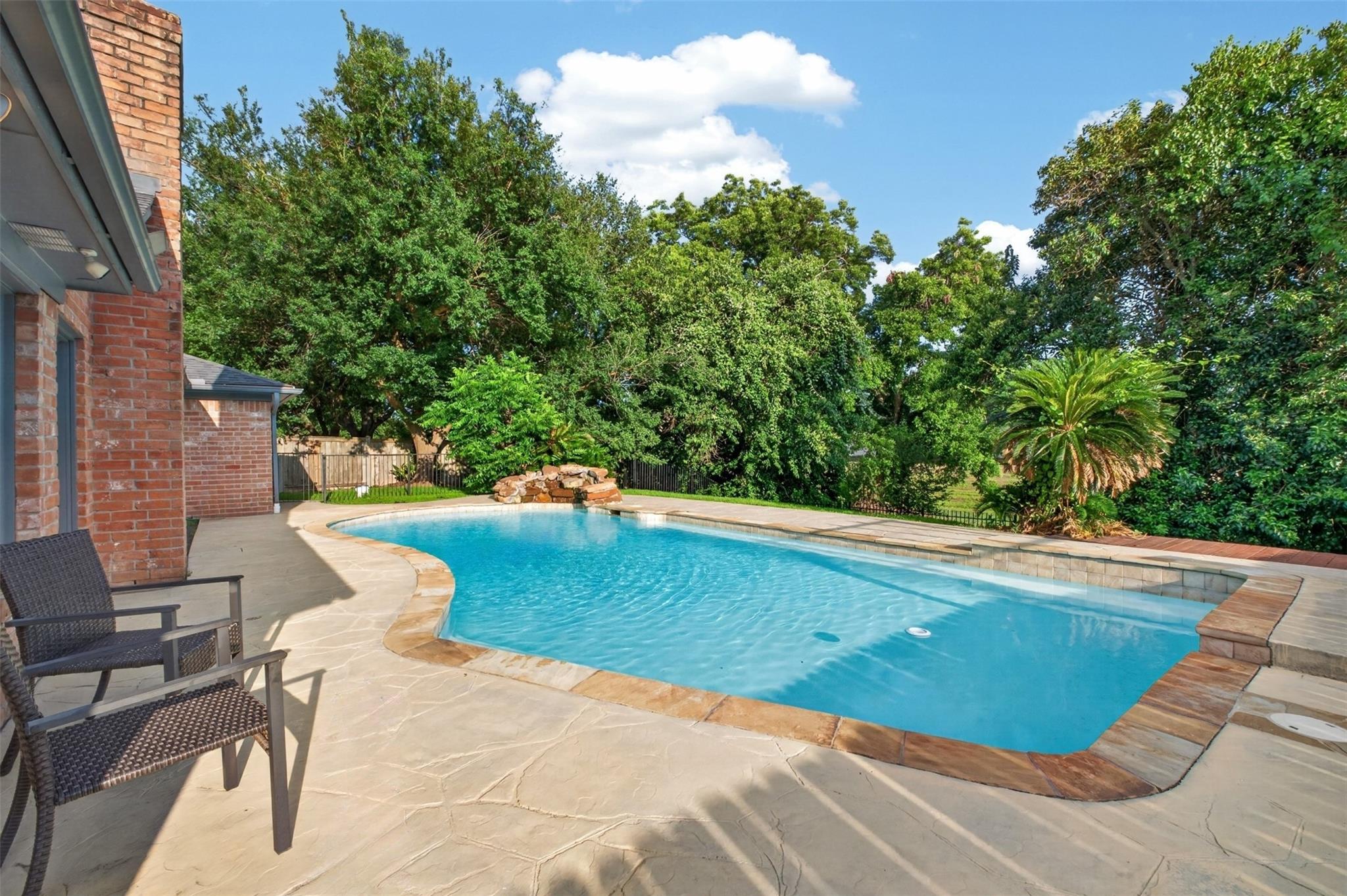 3931 Pleasant Valley Drive