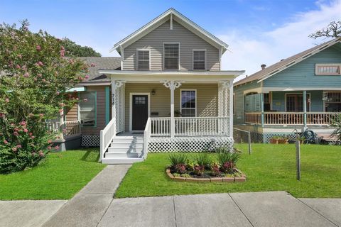 Photo of 714 Winnie Street, Galveston, TX 77550 (MLS # 72606170)