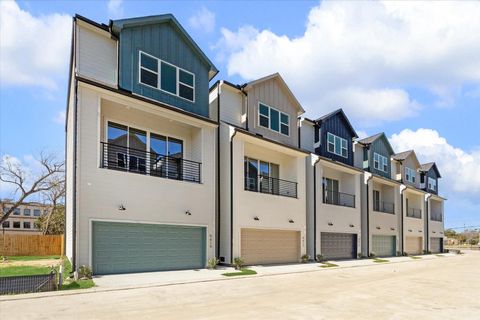 Photo of 5621 Camino Encantado Drive, Houston, TX 77091 (MLS # 92978387)