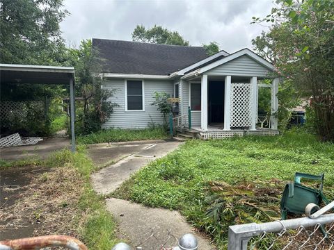 Photo of 802 Indiana Street, South Houston, TX 77587 (MLS # 22284486) Photo of 802 Indiana Street, South Houston, TX 77587 (MLS # 22284486)