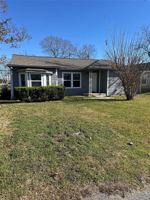 Photo of 432 Dr Martin Luther King Jr Drive, La Porte, TX 77571 (MLS # 5932929)