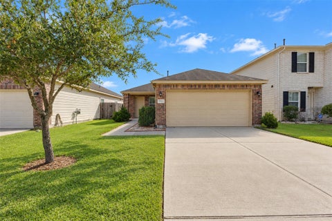 Homes For Sale - 12915 Almeda Crossing Court<br/> Houston, TX 77048