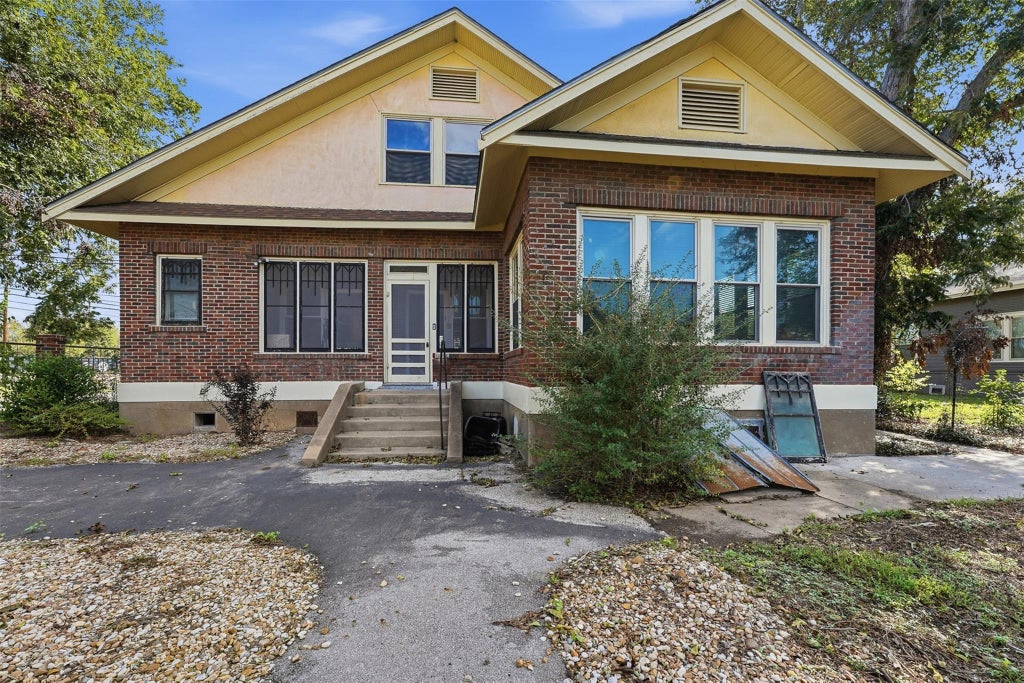 Photo of 723 Saint Peter Street, Gonzales, TX 78629 (MLS # 6087759)