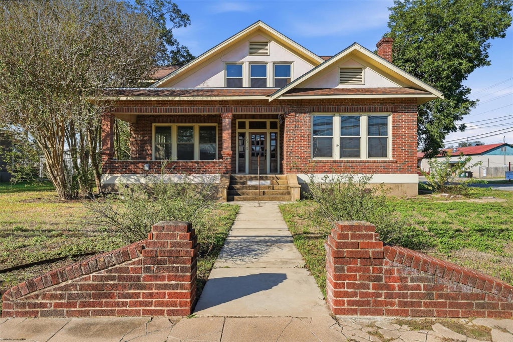 Photo of 723 Saint Peter Street, Gonzales, TX 78629 (MLS # 6087759)