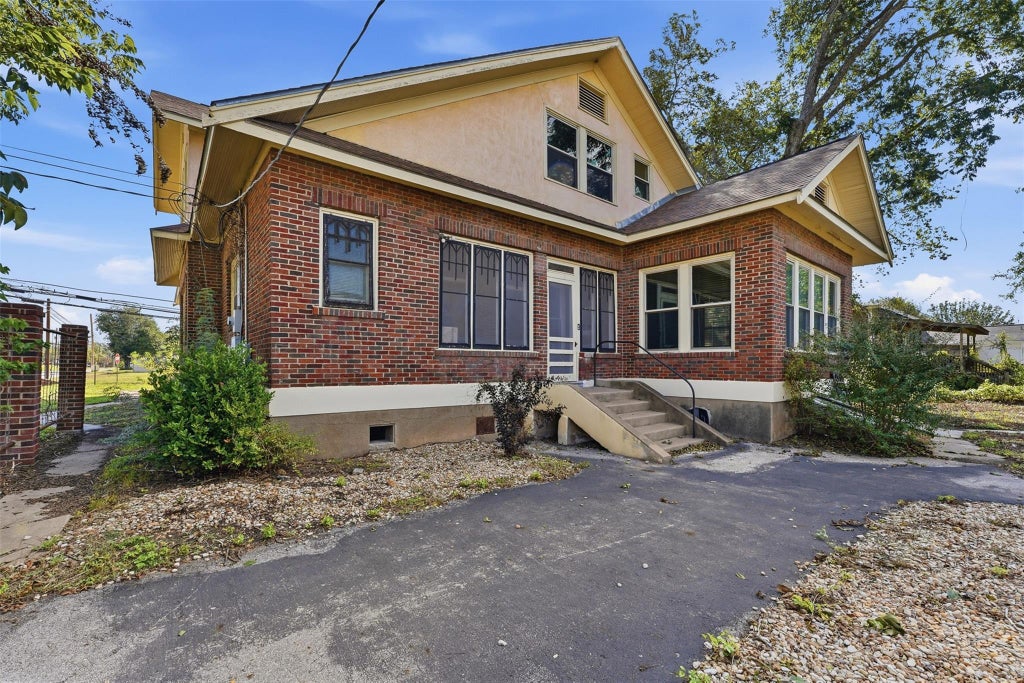 Photo of 723 Saint Peter Street, Gonzales, TX 78629 (MLS # 6087759)
