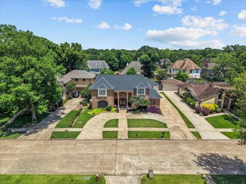 Photo of 1622 W Hedgecroft Drive, El Lago, TX 77586 (MLS # 76232056)