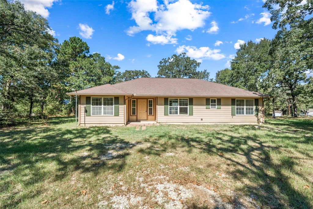 Photo of 15 Hill Top Road, Huntsville, TX 77320 (MLS # 83483616)