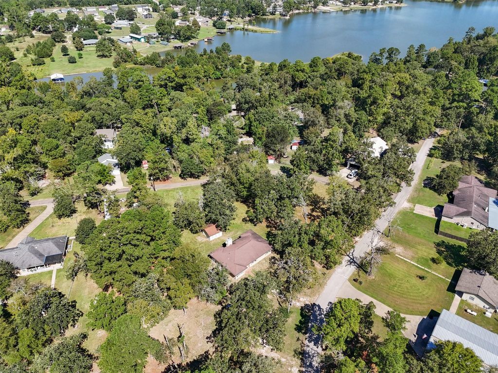 Photo of 15 Hill Top Road, Huntsville, TX 77320 (MLS # 83483616)