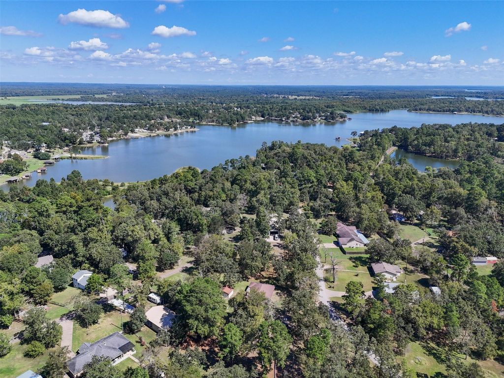 Photo of 15 Hill Top Road, Huntsville, TX 77320 (MLS # 83483616)