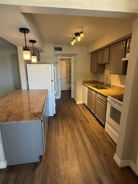 Condo For Rent - 17202 Imperial Valley Drive #45<br/> Houston, TX 77060