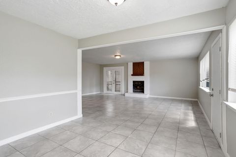 Tiny photo for 2315 Hampton Road, League City, TX 77573 (MLS # 13389930)