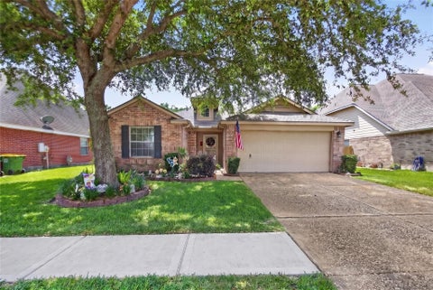 Homes For Sale - 3614 Mahogany Trail<br/> Pearland, TX 77584