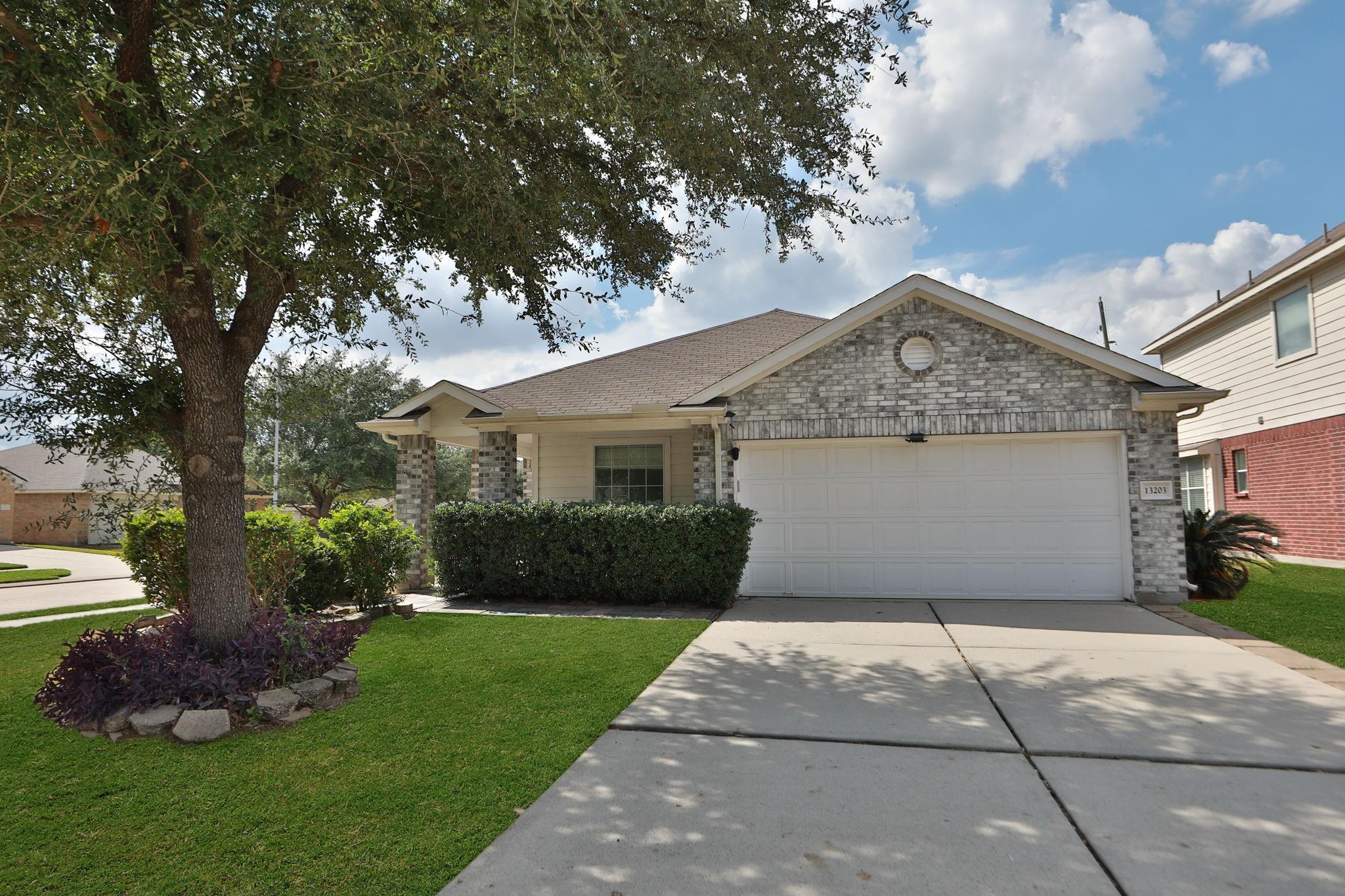 13203 Akron Oak Street
