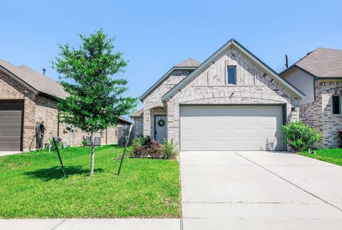 Photo of 5018 Aspen Orchard Drive, Houston, TX 77066 (MLS # 72488914)