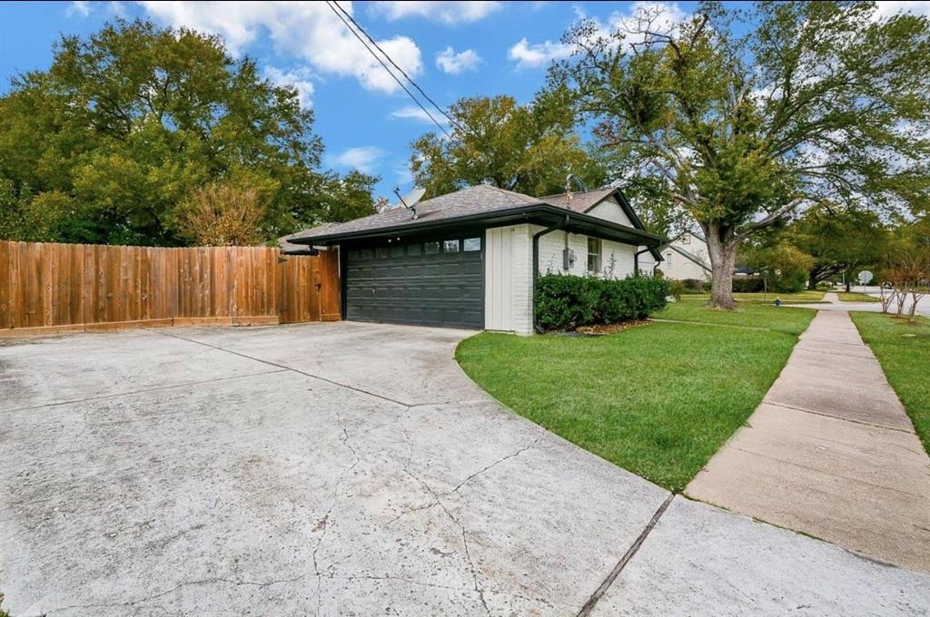 Photo of 10603 Riverview Drive, Houston, TX 77042 (MLS # 89281949)