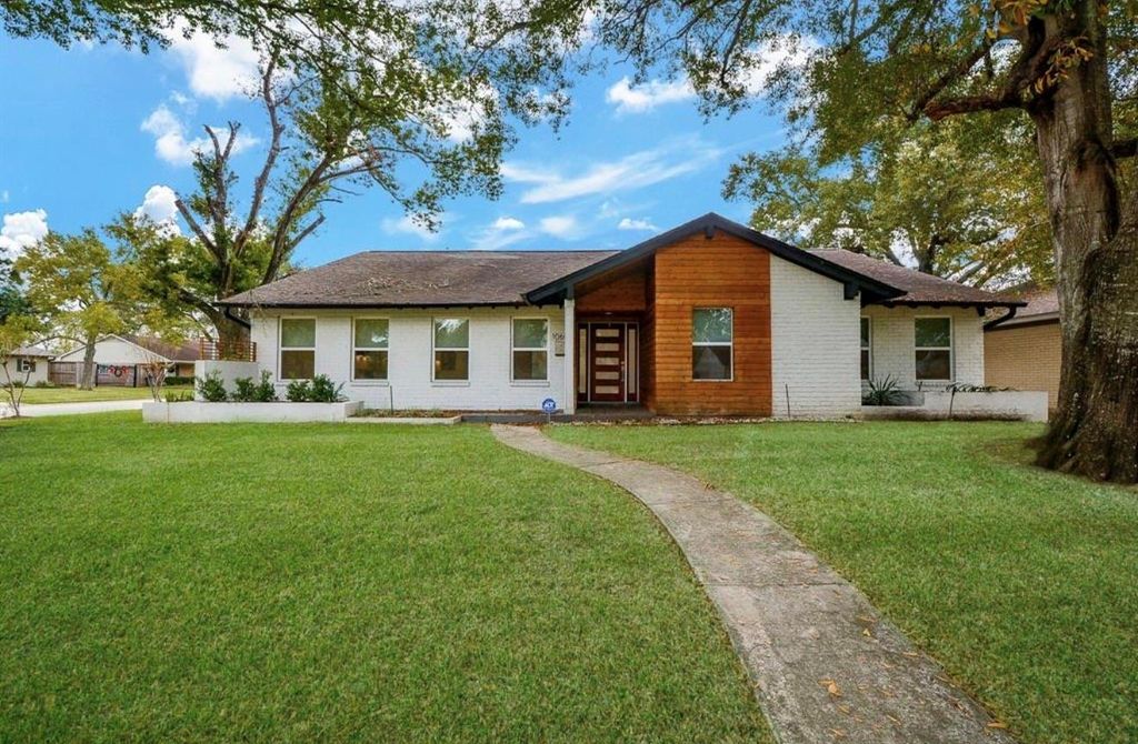Photo of 10603 Riverview Drive, Houston, TX 77042 (MLS # 89281949)