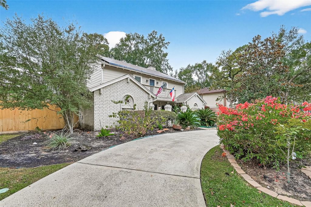 Photo of 5711 Bermuda Dunes Dr Dr, Houston, TX 77069 (MLS # 16785386)