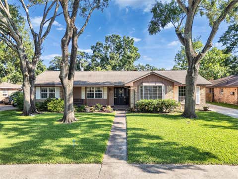 Photo of 426 Shadow Creek Drive, El Lago, TX 77586 (MLS # 2954646)