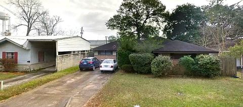 Photo of 1102 Woods Drive, Liberty, TX 77575 (MLS # 84157918)