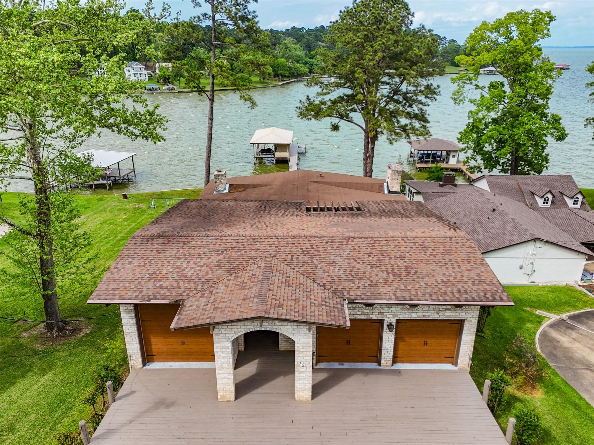 121 Holiday Lane