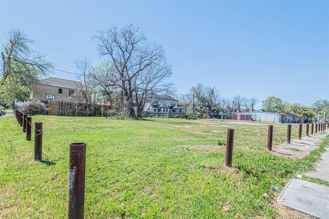 Photo of 2700 Alabama Street, Houston, TX 77004 (MLS # 52550286)