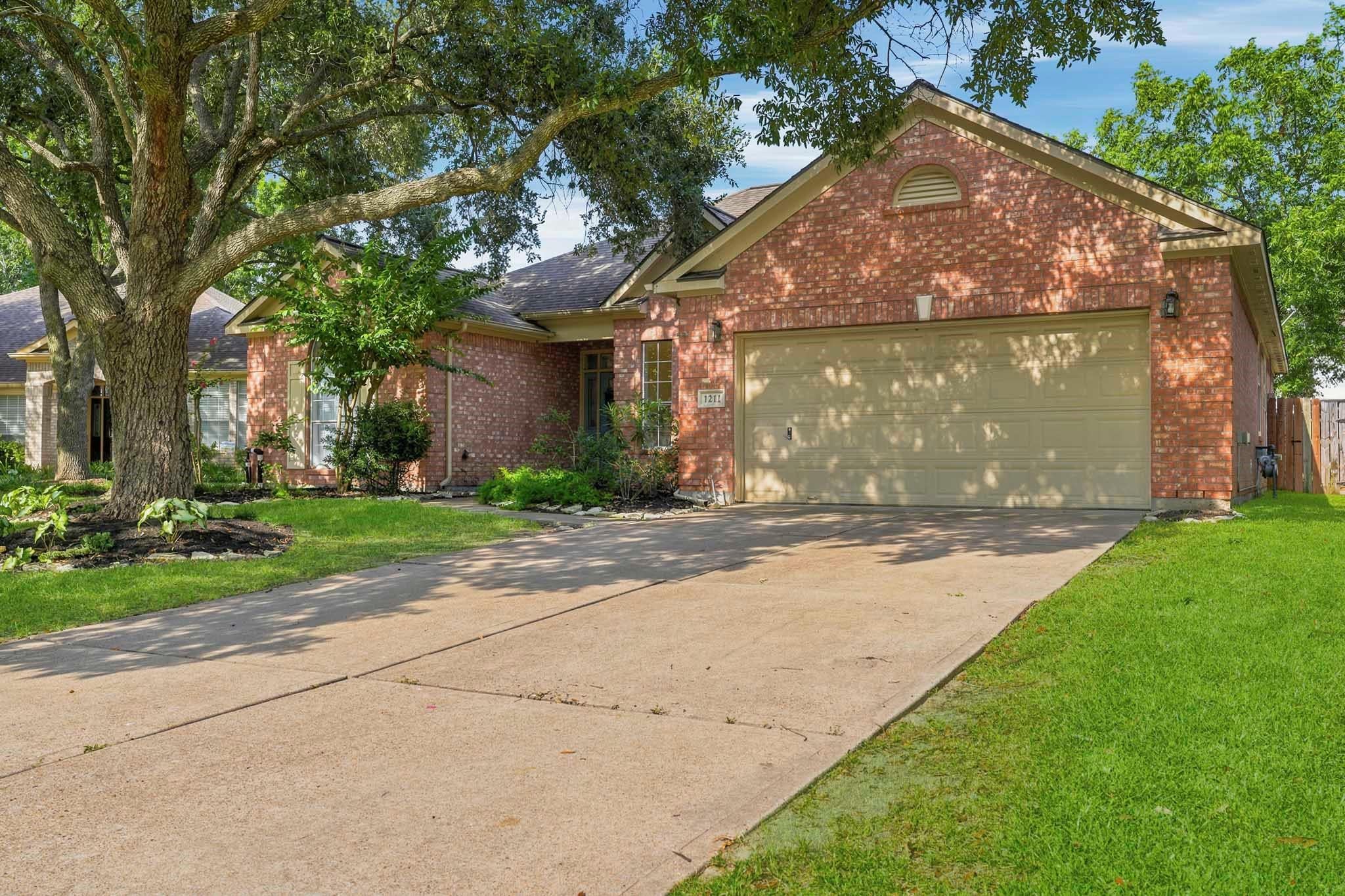 1211 Lamplight Trail Drive