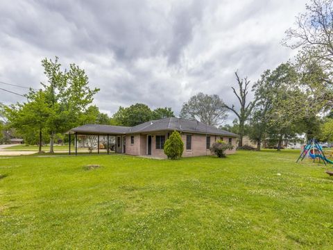 Photo of 308 Gibbs Street, Devers, TX 77538 (MLS # 26321513)