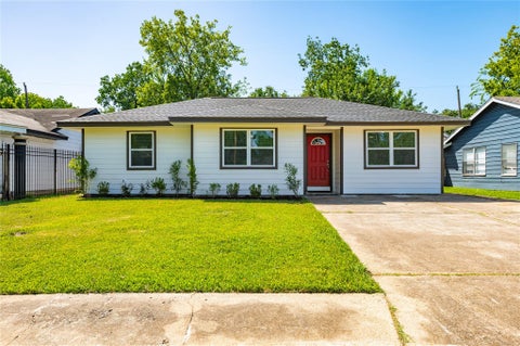 Photo of 2410 Huntington Drive, Pasadena, TX 77506 (MLS # 32107654)