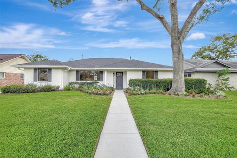 Photo of 1707 Droxford Drive, Houston, TX 77008 (MLS # 39989974) Photo of 1707 Droxford Drive, Houston, TX 77008 (MLS # 39989974)