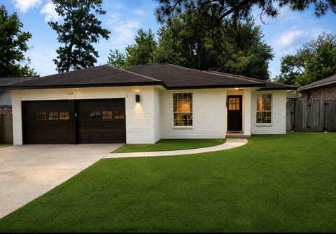 Photo of 229 Oxford Drive, Conroe, TX 77303 (MLS # 53028726)
