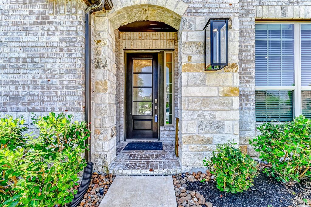 Photo of 29527 Huntswood Trail Lane, Katy, TX 77494 (MLS # 96073284)