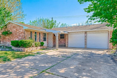 Photo of 5838 Reed Road, Houston, TX 77033 (MLS # 96039594)