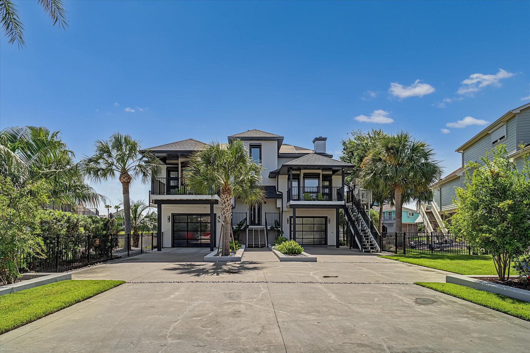 1047 & 1027 Long Reach Drive