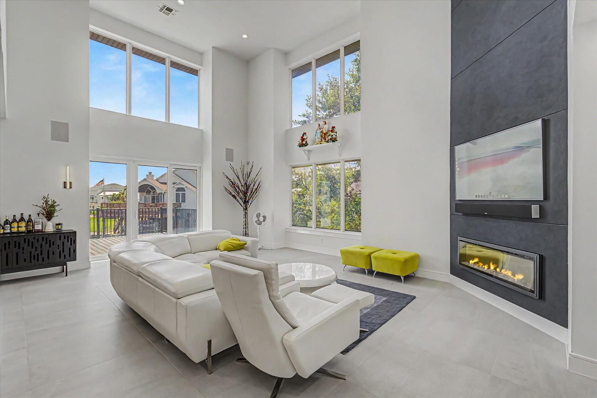 1047 & 1027 Long Reach Drive