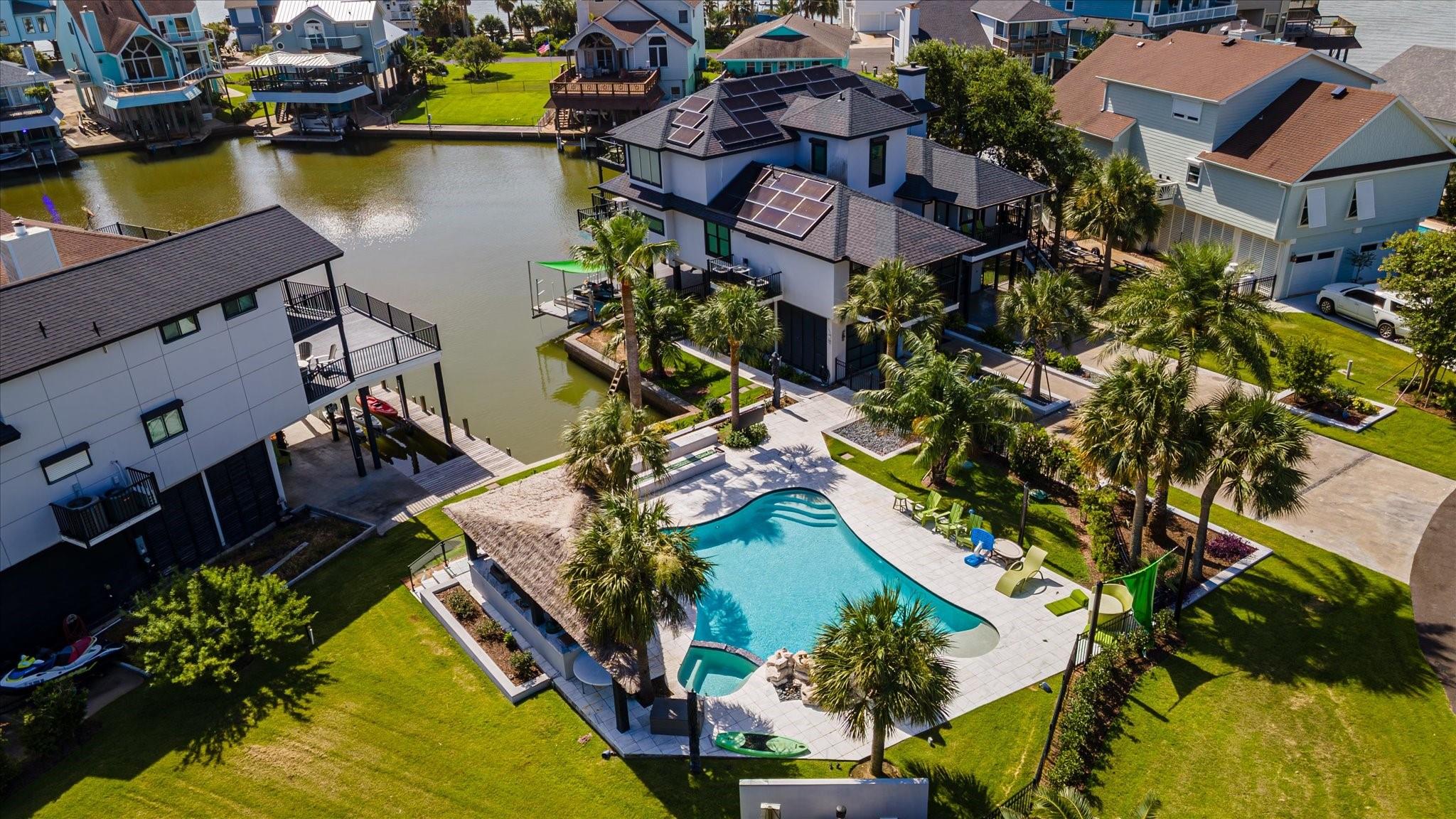1047 & 1027 Long Reach Drive