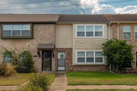 Photo of 8300 Oakhaven Road, La Porte, TX 77571 (MLS # 32951368)