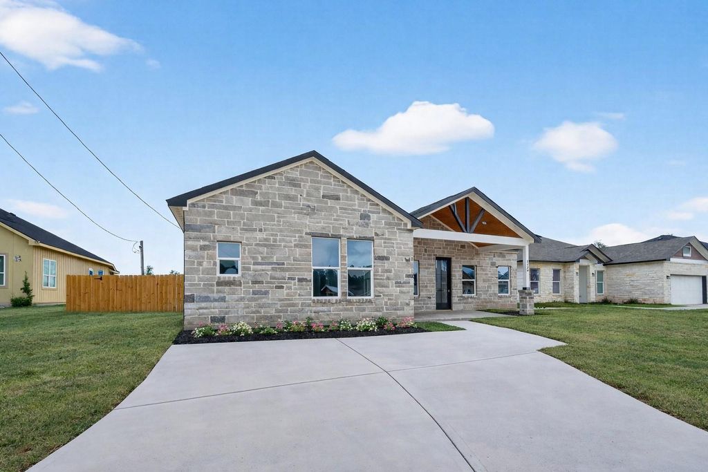 Photo of 1129 Long Leaf Pine Street, Huffman, TX 77336 (MLS # 35184519)