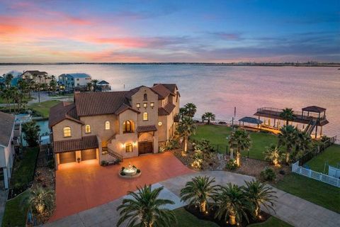Photo of 506 Sunset Circle, Tiki Island, TX 77554 (MLS # 16951993)