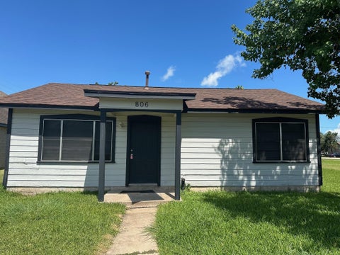 Photo of 806 N Avenue B, Freeport, TX 77541 (MLS # 36164477)