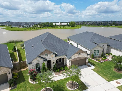 Homes For Sale - 28929 Autumn Shore Drive<br/> Fulshear, TX 77441