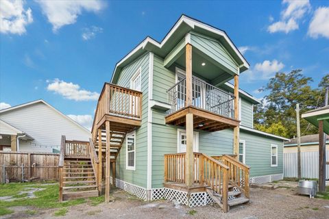 Photo of 711 E 32nd Street #B, Houston, TX 77022 (MLS # 49433999)